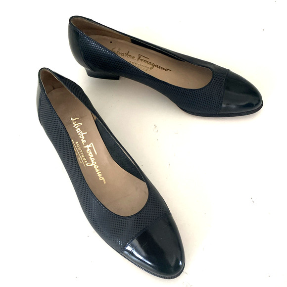 Salvatore Ferragamo Pump Black Textured Leather Almond Cap Toe Block Heel 5.5 B - Picture 9 of 11